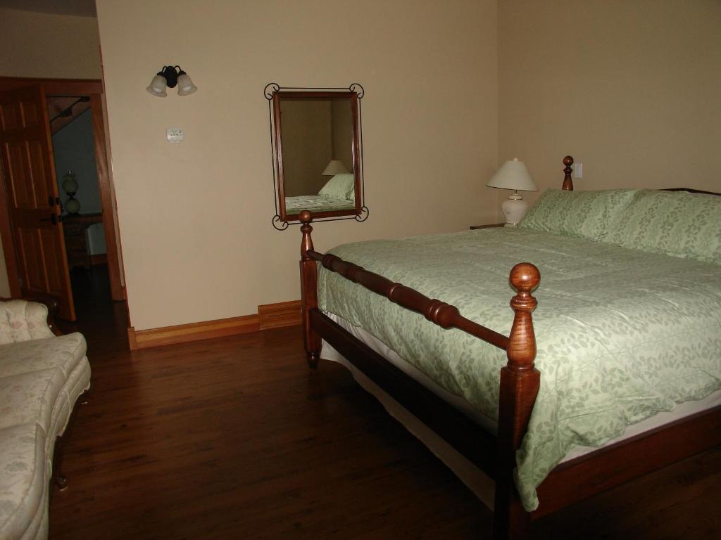 Le Beausoleil Bed And Breakfast Golden Room photo